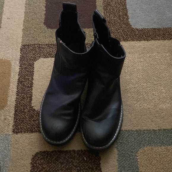 Black boots - Picture 1 of 5
